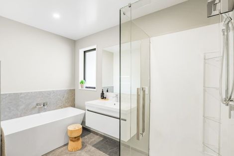 Photo of property in 223b Mount Pleasant Road, Mount Pleasant, Christchurch, 8081