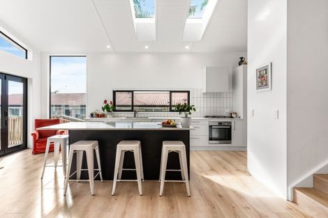 Photo of property in 221 Linton Crescent, Whangamata, 3620