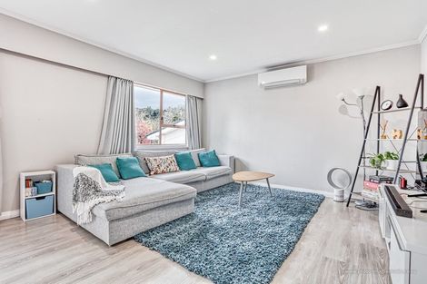 Photo of property in 2/33 Lowtherhurst Road, Massey, Auckland, 0614