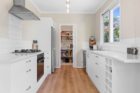 Photo of property in 33 Donnelly Street, Oakura, 4314