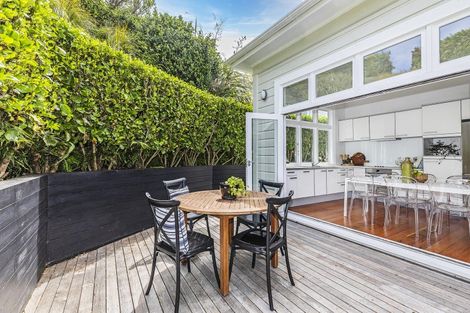 Photo of property in 5a Fortunatus Street, Brooklyn, Wellington, 6021