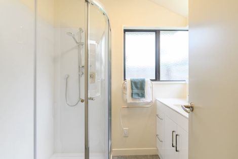 Photo of property in 2/22 Woodbridge Lane, Milford, Auckland, 0620