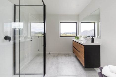 Photo of property in 20 Coutts Way, Fitzherbert, Palmerston North, 4410