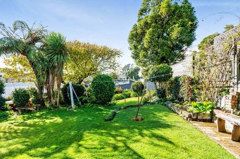 Photo of property in 19 Nobs Line, Strandon, New Plymouth, 4312