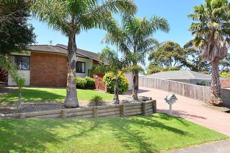Photo of property in 31 Ronald Macken Place, Windsor Park, Auckland, 0632