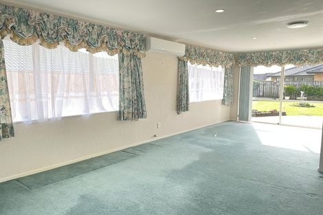 Photo of property in 3 Chapletown Drive, East Tamaki, Auckland, 2016