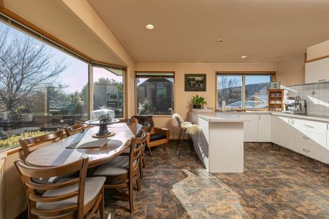 Photo of property in 7 Kings Drive, Wanaka, 9305