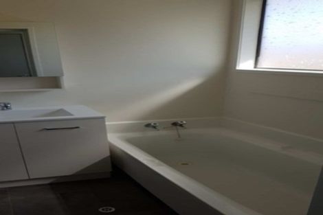 Photo of property in 2 Lina Place, Waiuku, 2123