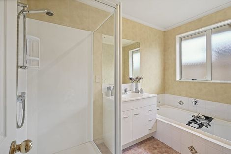 Photo of property in 1 Kirk Close, Rototuna, Hamilton, 3210