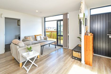 Photo of property in 1 Kapuarangi Lane, Papakura, 2110