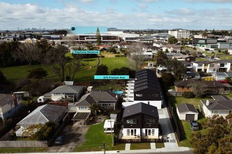 Photo of property in 6/5 Preston Avenue, Henderson, Auckland, 0610