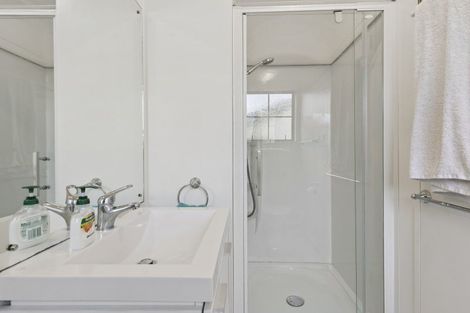 Photo of property in 87 Victory Crescent, Tawa, Wellington, 5028