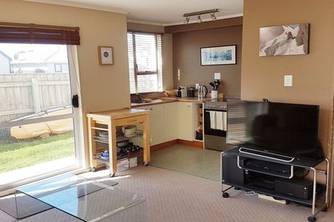 Photo of property in 1/102 Lyall Parade, Lyall Bay, Wellington, 6022