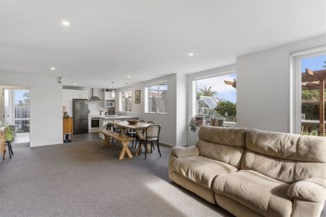 Photo of property in 28 Kotuku Street, Te Atatu Peninsula, Auckland, 0610