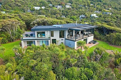 Photo of property in 124a Seaview Road, Piha, New Lynn, 0772