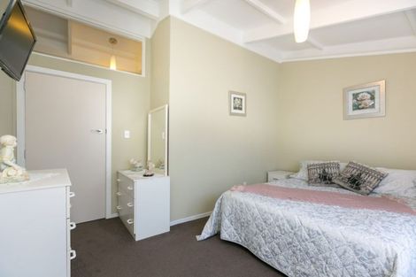Photo of property in 4 Cutfield Road, New Plymouth, 4310
