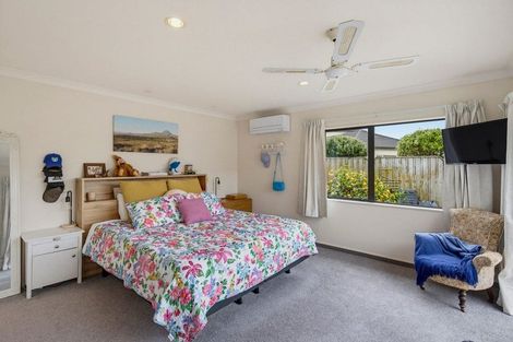 Photo of property in 166 Milne Drive, Paraparaumu, 5032