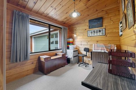 Photo of property in 6 Byron Place, Whalers Gate, New Plymouth, 4310