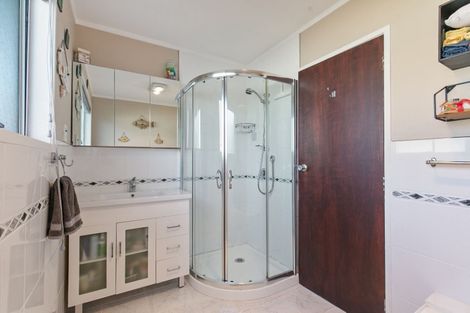 Photo of property in 10 Lipton Grove, Opaheke, Papakura, 2113