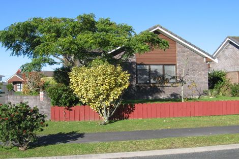 Photo of property in 8 Crampton Court, Orewa, 0931