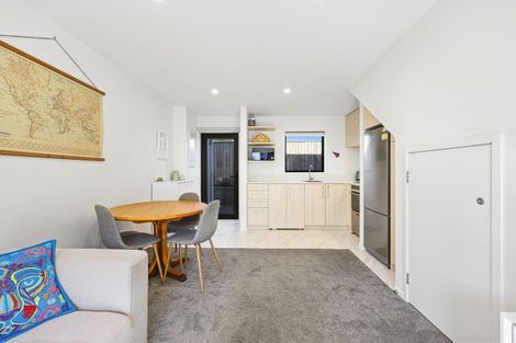 Photo of property in 4/170 Don Buck Road, Massey, Auckland, 0614