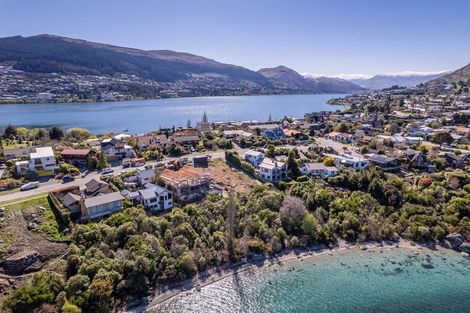 Photo of property in 64 Cedar Drive, Kelvin Heights, Queenstown, 9300