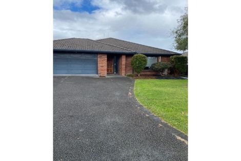 Photo of property in 15 Camberley Way, Huntington, Hamilton, 3210