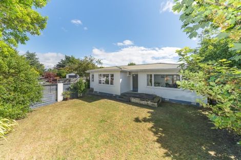 Photo of property in 2 Surrey Crescent, Hokowhitu, Palmerston North, 4410
