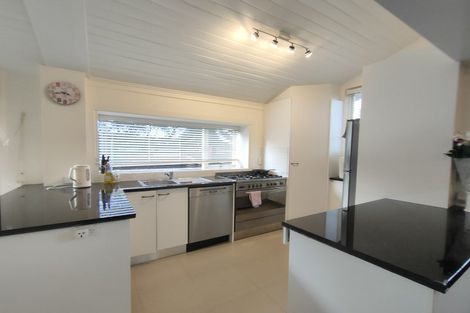 Photo of property in 4 Kowhatu Road, One Tree Hill, Auckland, 1061