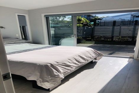 Photo of property in 15 Old Lake Road, Narrow Neck, Auckland, 0624