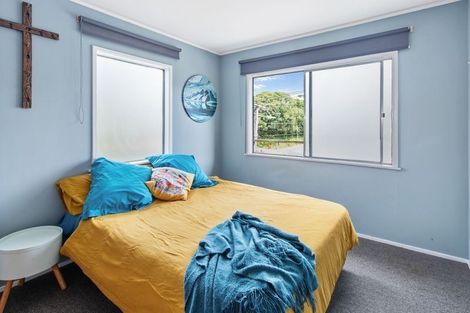 Photo of property in 2/15 Wakely Road, Newlands, Wellington, 6037