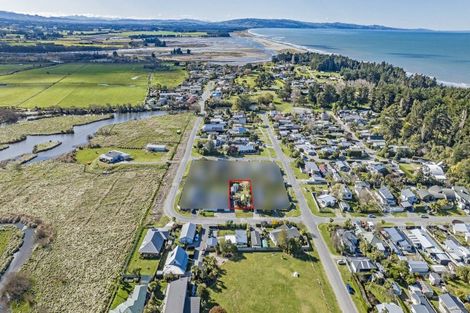Photo of property in 20 Broadway Avenue, Waikuku Beach, 7473