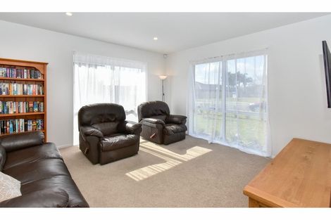 Photo of property in 7 Waituarua Drive, Takanini, 2112