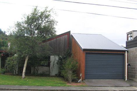 Photo of property in 32 Silverstream Road, Crofton Downs, Wellington, 6035