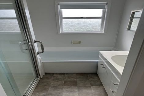 Photo of property in 3/2 Tobruk Crescent, Milford, Auckland, 0620