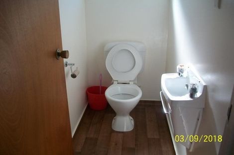 Photo of property in 2/19a Ribblesdale Road, Henderson, Auckland, 0612