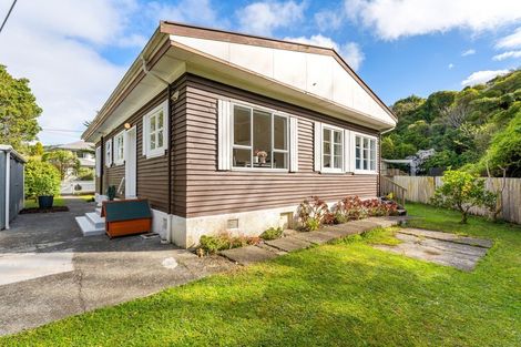 Photo of property in 52 The Drive, Tawa, Wellington, 5028