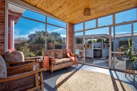 Photo of property in 6 Johnson Street, Milton, 9220