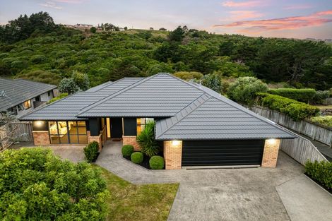 Photo of property in 8 Tararua Close, Aotea, Porirua, 5024