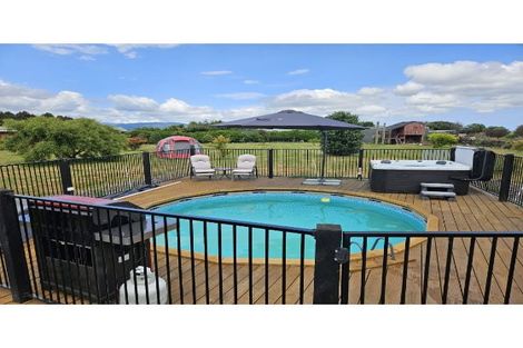 Photo of property in 94 Pohutukawa Drive, Levin, 5571