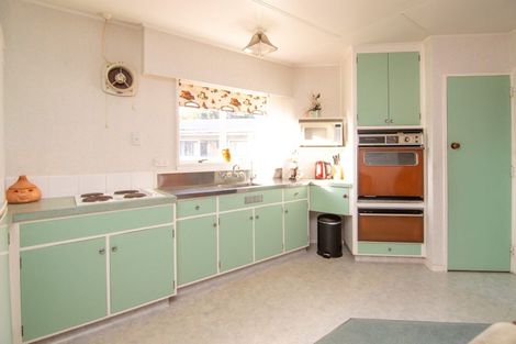 Photo of property in 28 Geraldine Crescent, Cloverlea, Palmerston North, 4412