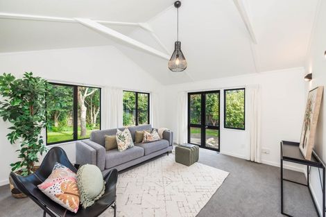 Photo of property in 10 Kakariki Grove, Waikanae, 5036