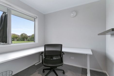 Photo of property in 15 Gladys Place, Levin, 5510