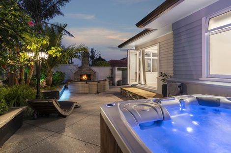 Photo of property in 2/11 Ridge Road, Waiake, Auckland, 0630