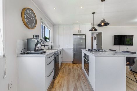 Photo of property in 46 Lavelle Road, Henderson, Auckland, 0612