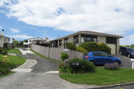 Photo of property in 13b Tindalls Bay Road, Tindalls Beach, Whangaparaoa, 0930