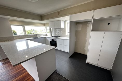 Photo of property in 93 Sylvan Avenue, Northcote, Auckland, 0627