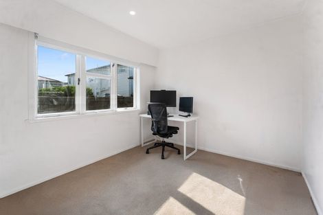 Photo of property in 8 Becroft Drive, Forrest Hill, Auckland, 0620