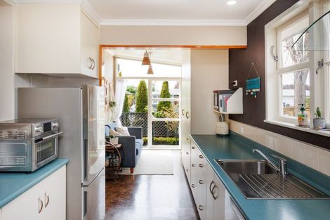 Photo of property in 121 Ruamahanga Crescent, Terrace End, Palmerston North, 4410