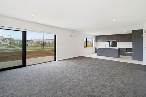 Photo of property in 3 Korowhiti Road, Clarks Beach, 2122